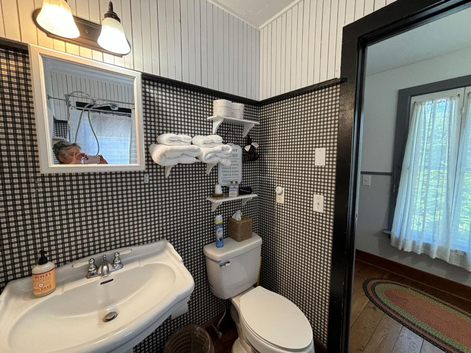 مدينة كليرمونت Folkestone Inn الغرفة الصورة